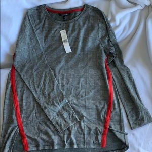 check top with contrast piping